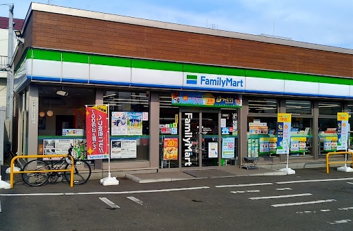 コンビニ　ファミリーマート札幌白石本通3丁目店（コンビニ）まで199m