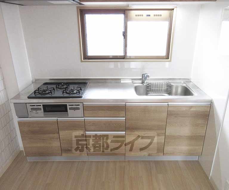 キッチン　広々としたキッチンです