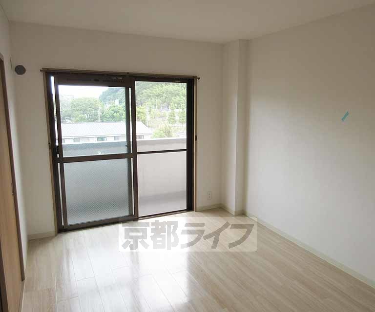 居室・リビング　明るい洋室です