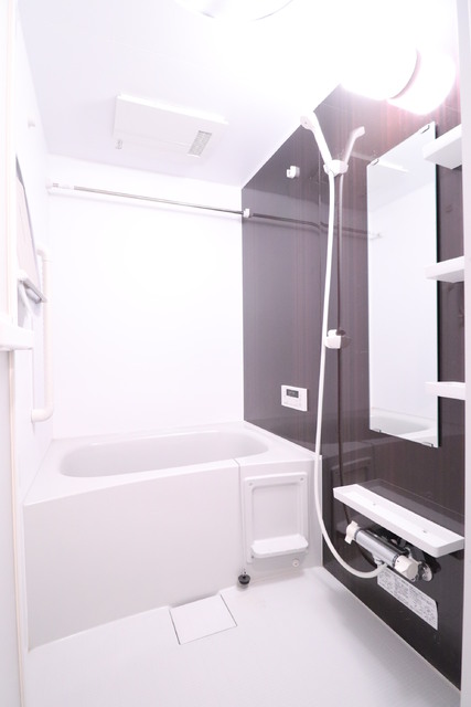 バス・シャワールーム　浴室乾燥機付きのお風呂場♪