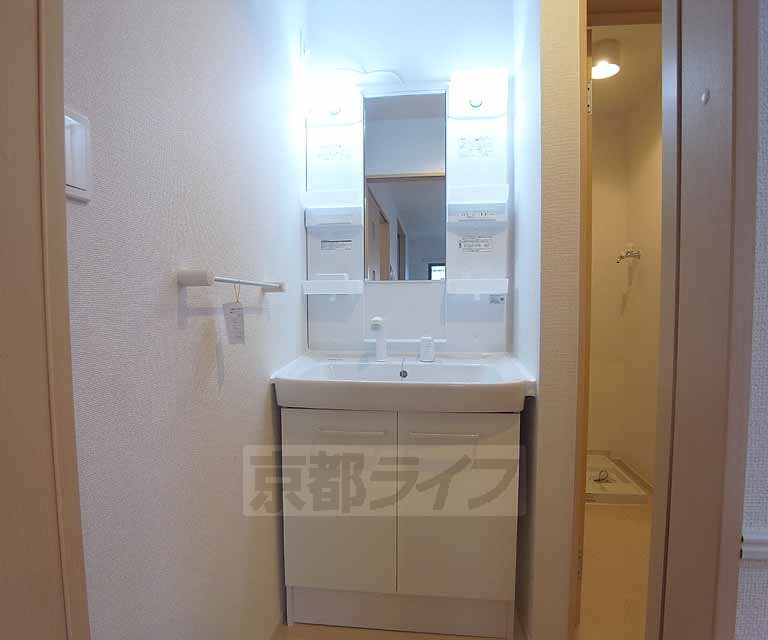 洗面設備　独立洗面台付です。