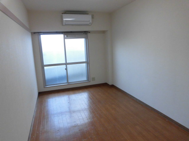 居室・リビング　エアコン付きで年中快適ですね