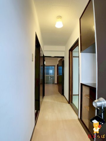 玄関　「気になったら、LINEで気軽に相談できますよ。」