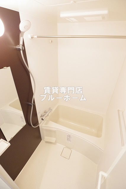 バス・シャワールーム　お風呂は浴室乾燥機付き！