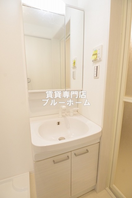 洗面設備　オシャレな独立洗面台！