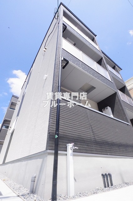 建物外観　落ち着いた色合いの外観です！