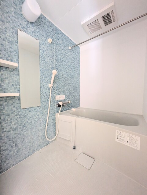 バス・シャワールーム　浴室乾燥付きの浴室です。