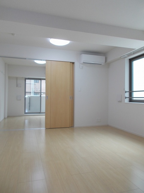 居室・リビング　室内