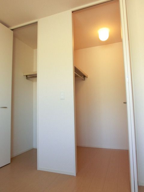 収納　収納豊富なウォークインクローゼット