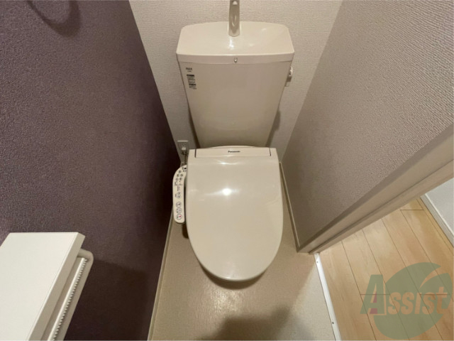 トイレ　ウォシュレット機能付きのトイレです。便利ですね。