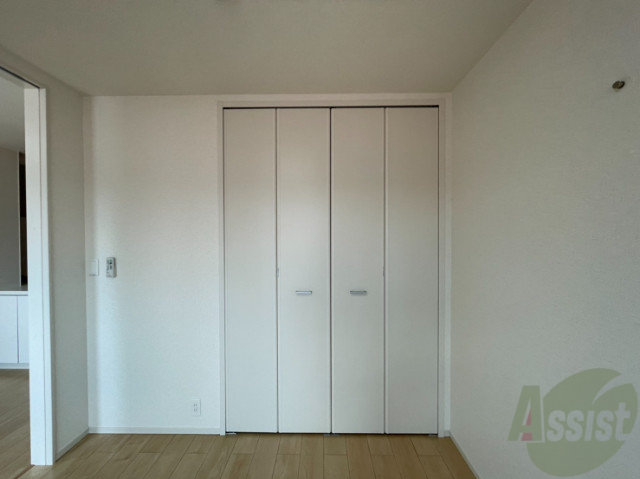 収納　収納が沢山ついていました。洋服が沢山あっても大丈夫。