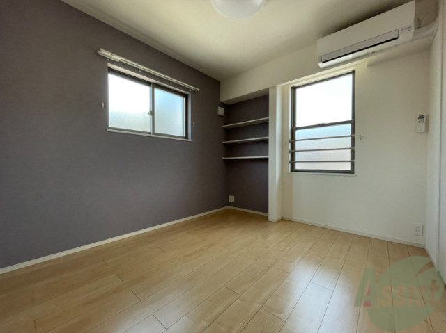 その他部屋・スペース　こちらは６帖の洋室です。日当たりはバッチリです。