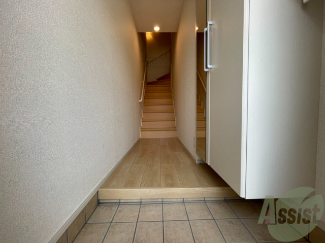 玄関　玄関の様子です。とても明るいので気分も明るくなります。