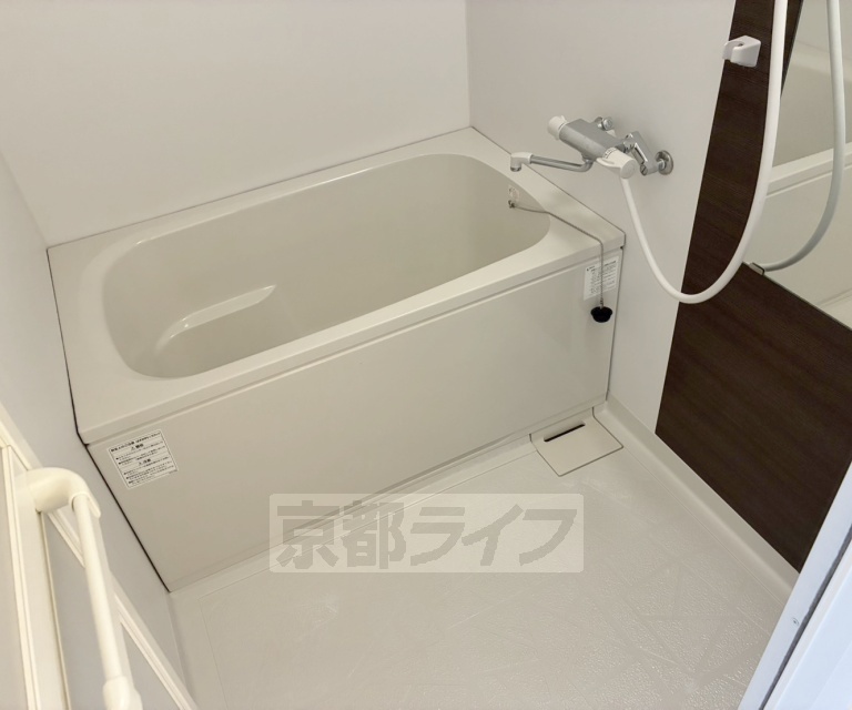 バス・シャワールーム　シャワー・鏡付きです