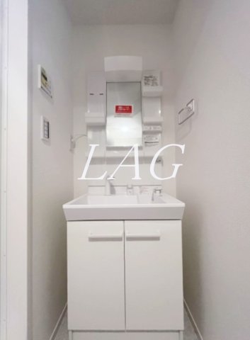 洗面設備　独立洗面台です。（同仕様設備です。）