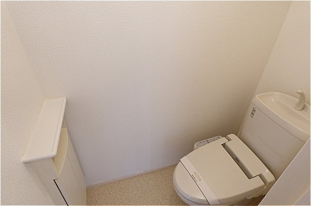 トイレ　温水洗浄暖房便座のトイレ