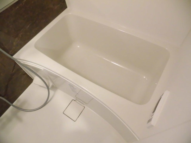 バス・シャワールーム　ゆとりのあるお風呂です。