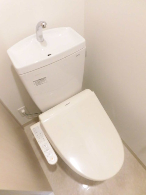 トイレ　洗浄付きのトイレです。