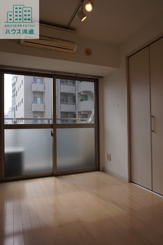 居室・リビング　別号室の写真参照