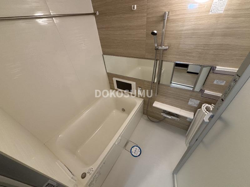 バス・シャワールーム　一日の疲れをやさしく癒やす、清潔感あふれるリラックスバス。