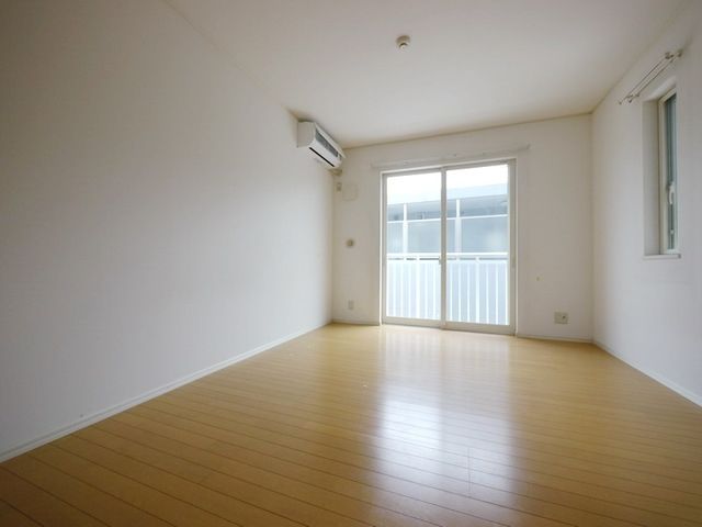 居室・リビング　★２面採光の洋室★