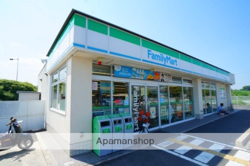 コンビニ　ファミリーマート　木津川台駅前店（コンビニ）まで618m