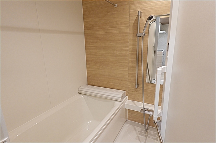 バス・シャワールーム　換気暖房乾燥機付き浴室