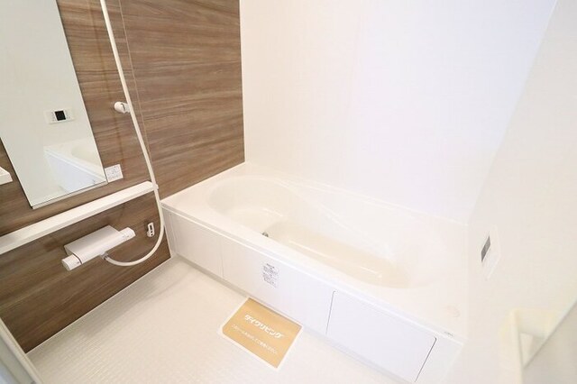 バス・シャワールーム　追い焚き給湯式浴室