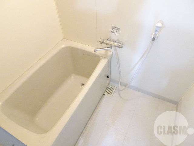 バス・シャワールーム　キレイにリフォームされています♪