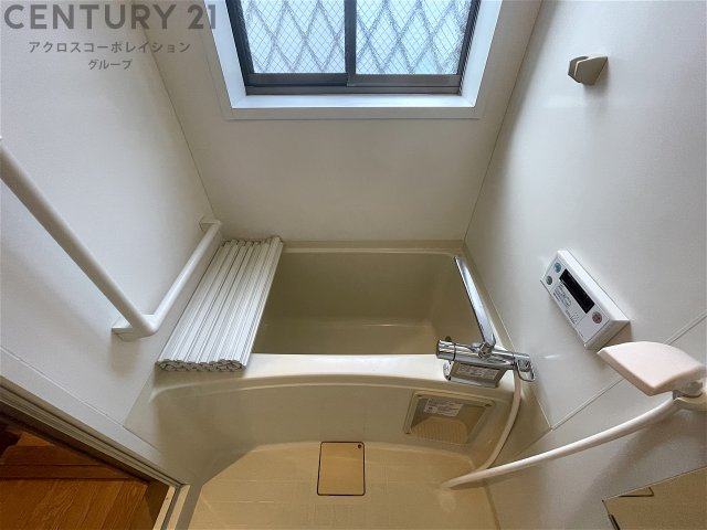 バス・シャワールーム　コンパクトで使いやすいお風呂です