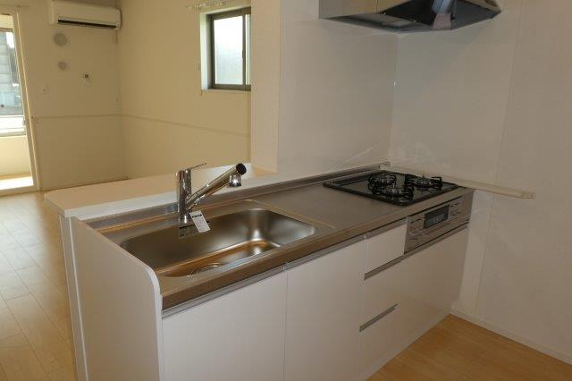 キッチン　3口ガスコンロ付きシステムキッチン