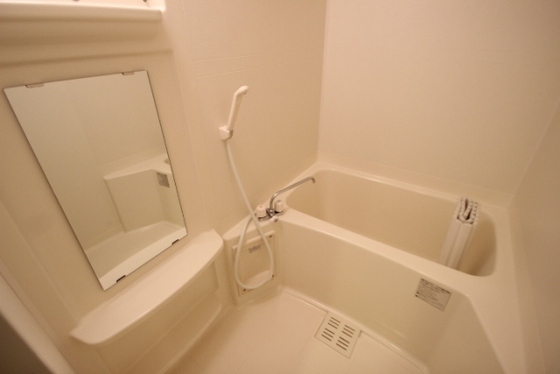 バス・シャワールーム　※別部屋の写真です