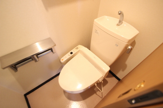 トイレ　※他号室の写真です。