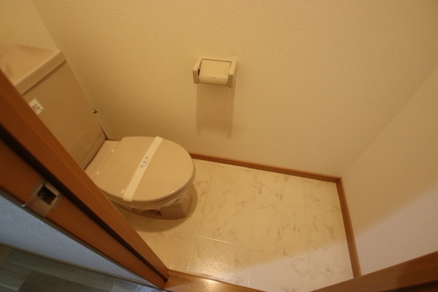 トイレ　※別室の参考写真の為、現況優先です。