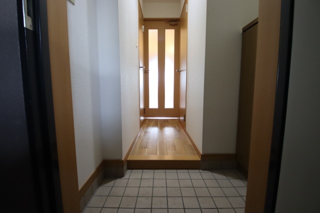 玄関　※別室の参考写真の為、現況優先です。