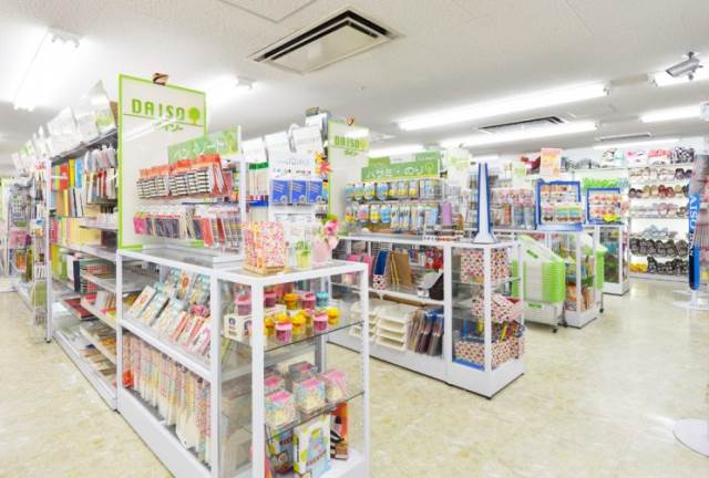 スーパー　ザ・ダイソー JR香椎えきマチ1丁目店（スーパー）まで560m