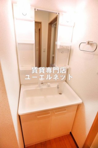 洗面設備　清潔感ある独立洗面台で毎日気持ちよく♪