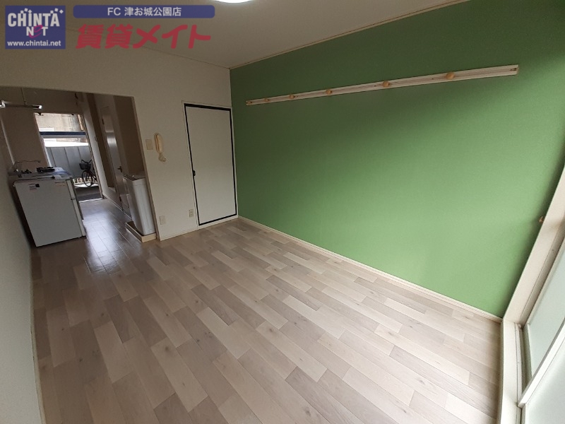 居室・リビング　別部屋参考写真です。