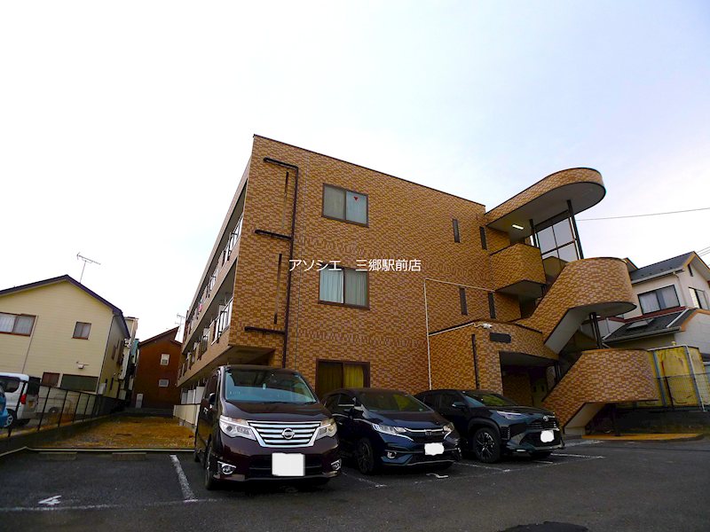 建物外観　シャイニーハイツのご紹介は住まいの窓口アソシエにお任せ下さい