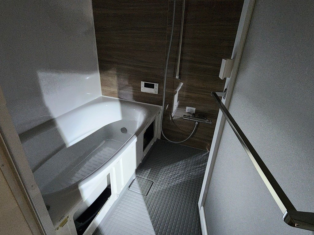 バス・シャワールーム　追焚き・浴室乾燥機　大型浴槽