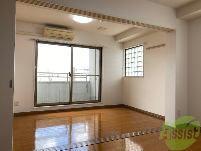 居室・リビング　陽の光が差し込む明るいお部屋は気持がいいですね～