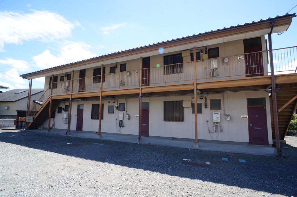 建物外観　2階の角部屋になります
