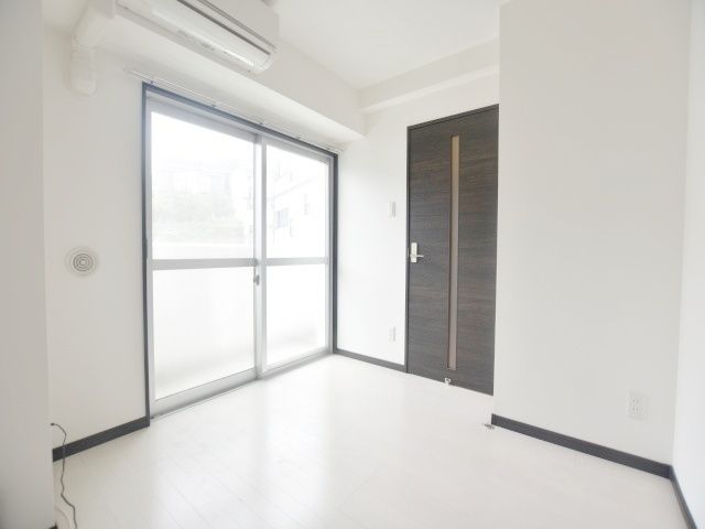 居室・リビング　★★大きな出窓の明るいお部屋★★