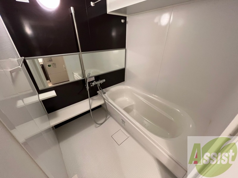 バス・シャワールーム　お風呂になります。一日の疲れを癒してくださいね。