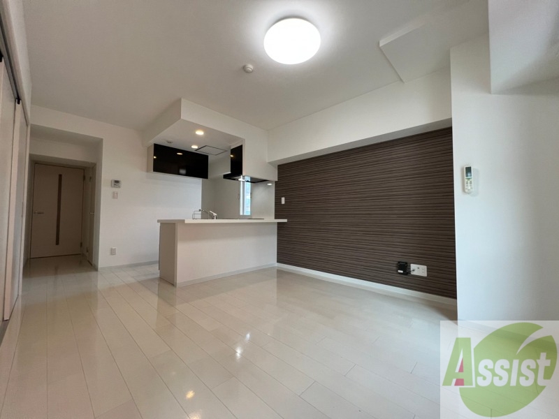 居室・リビング　リビングです。白を基調としていてお部屋全体が明るいですね！