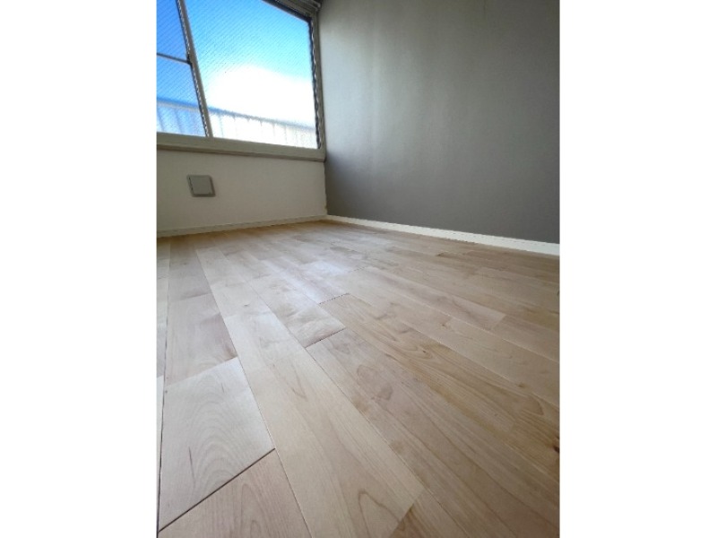 その他部屋・スペース　無垢材の床