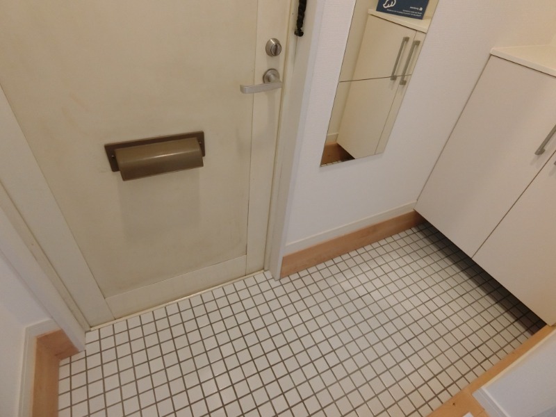 セキュリティ　磁器タイルでお洒落な玄関