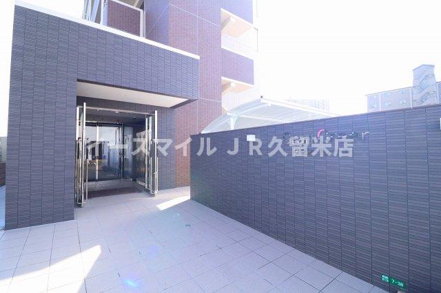 エントランス　落ち着いたエントランスです