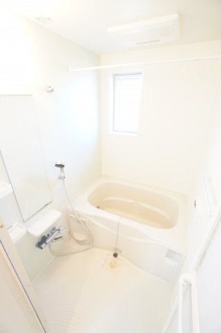 バス・シャワールーム　※同物件・反転タイプの写真です。