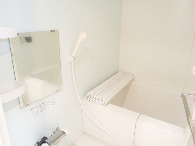 バス・シャワールーム　追炊き付で浴室乾燥機能付きのお風呂です。